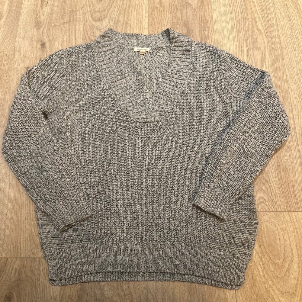 Silence & Noise URBAN OUTFITTERS Gray Oversized V-Neck Knit Sweater XS